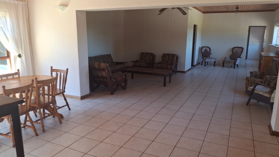 To Let 5 Bedroom Property for Rent in Humansdorp Eastern Cape